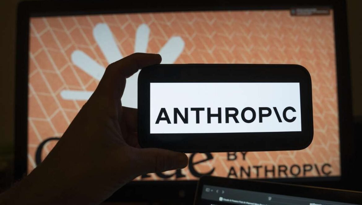 anthropic-ia-inteligencia-artificial-felicidad-usuarios-tecnología-mundo-liberal