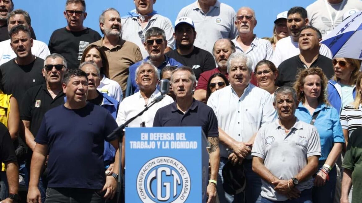 La CGT sigue enfrentando a las políticas de Milei.