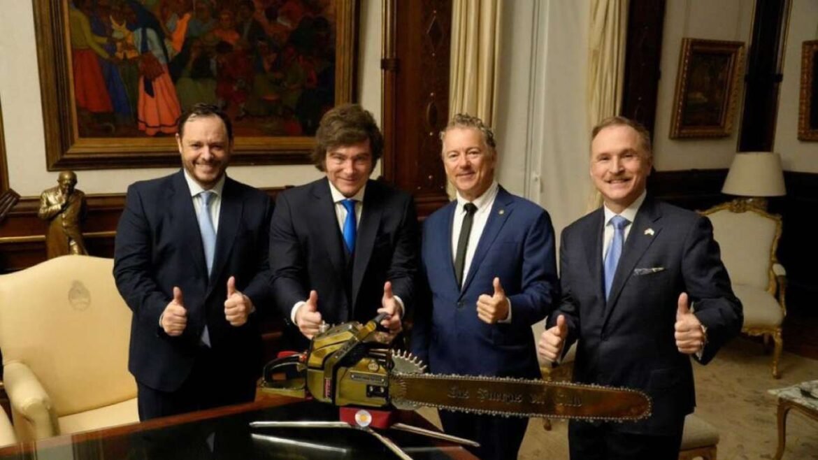 Milei y Peter Lamelas en Casa de Gobierno.