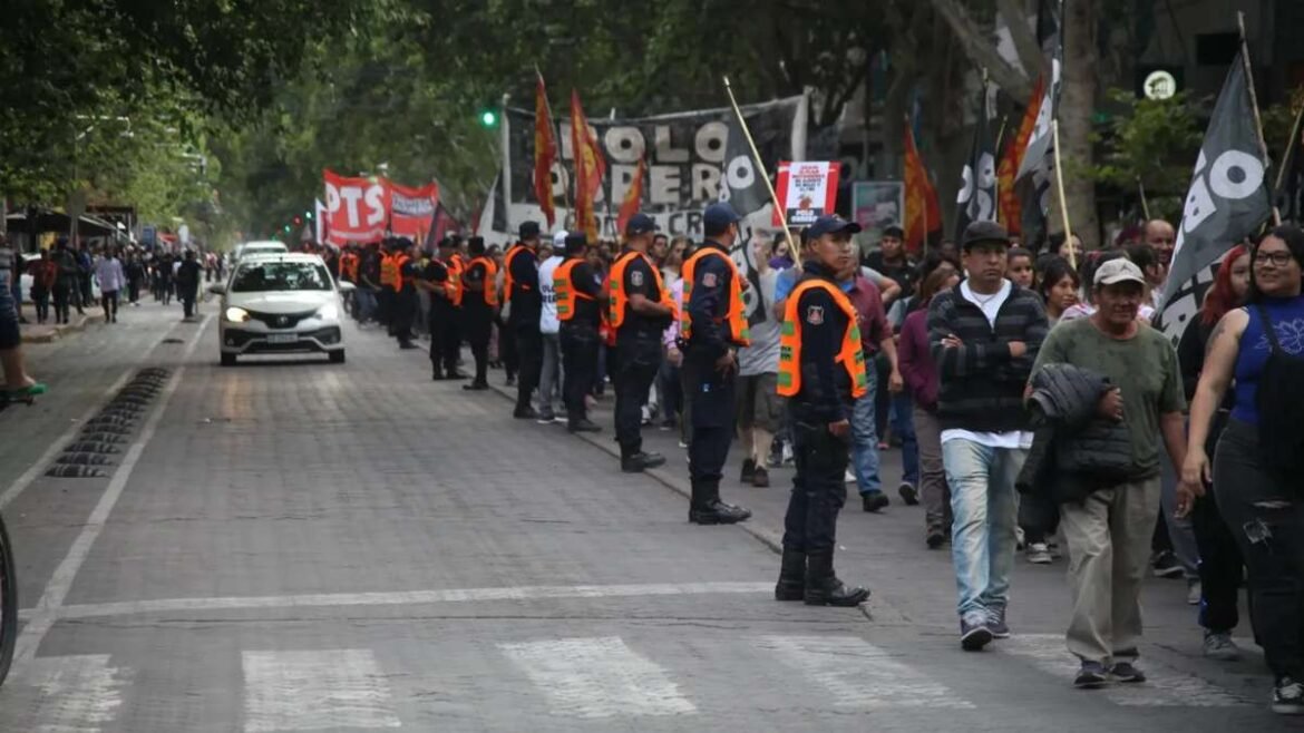 El protocolo antipiquetes en marcha.