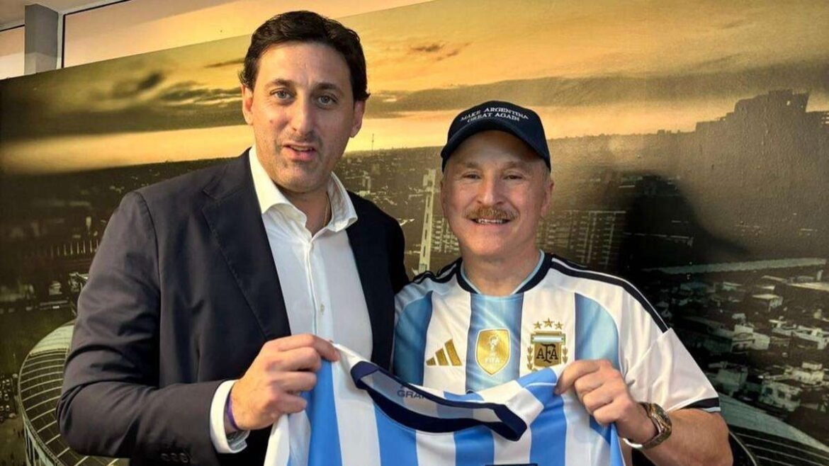 Diego Milito y Peter Lamelas.