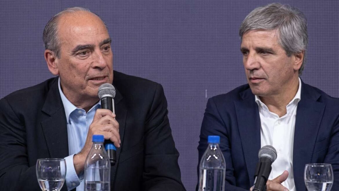 Francos junto a Luis Caputo.