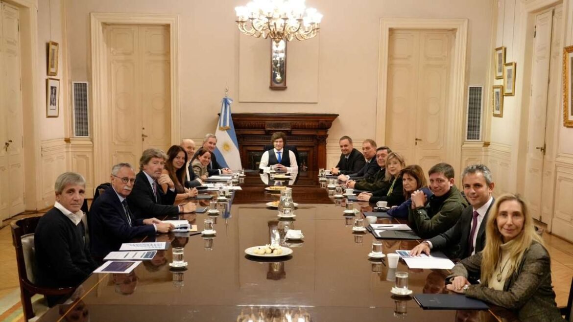 Milei y su gabinete.
