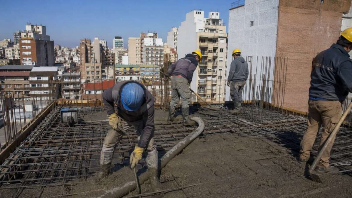 El empleo formal creció en febrero.