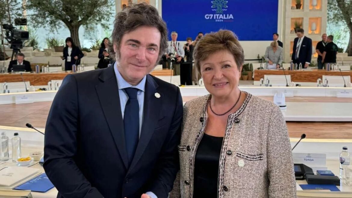 El presidente Javier Milei junto a la titular del FMI, Kristalina Georgieva.
