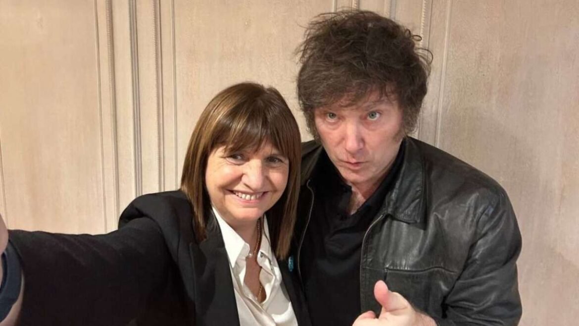 Bullrich junto a Javier Milei.