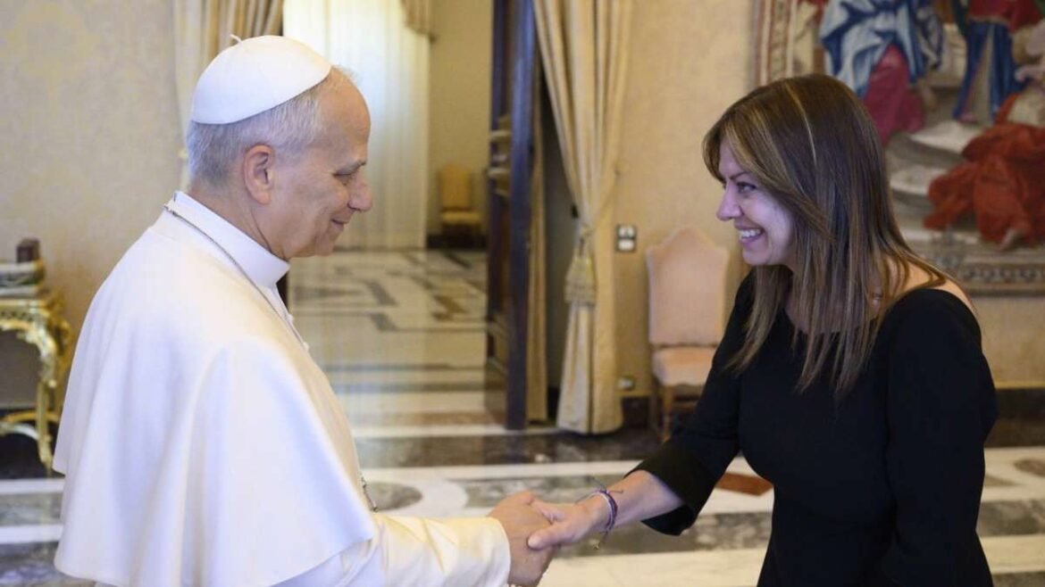 Pettovello y una visita al Papa en el Vaticano.